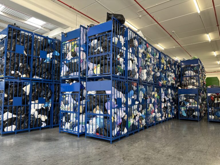 EL IMPACTO DE LA INDUSTRIAL TEXTIL EN EL MEDIOAMBIENTE ES INSOTENIBLE