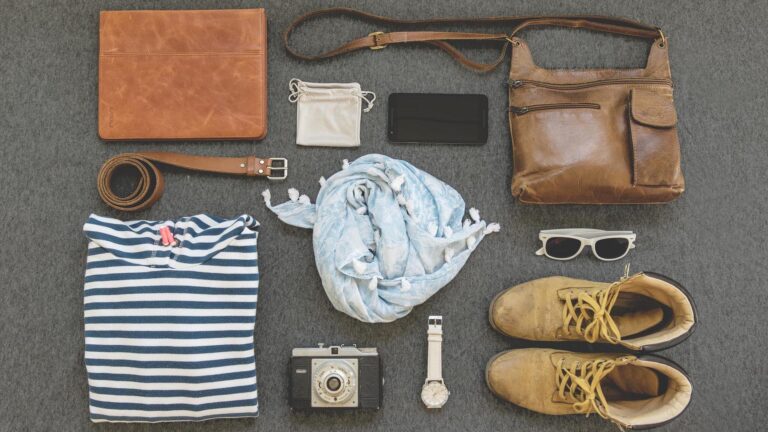 ¿VAN LOS ZAPATOS AL CONTENEDOR TEXTIL? Y OTRAS SIETE PREGUNTAS FRECUENTES SOBRE EL RECICLAJE DE ROPA