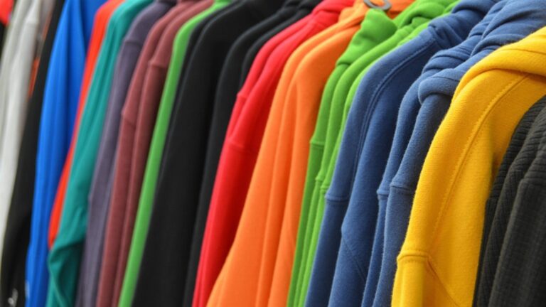 ROPA ‘MÁS CIRCULAR’: POR QUÉ ES IMPORTANTE LA REUTILIZACIÓN TEXTIL PARA EL MEDIO AMBIENTE