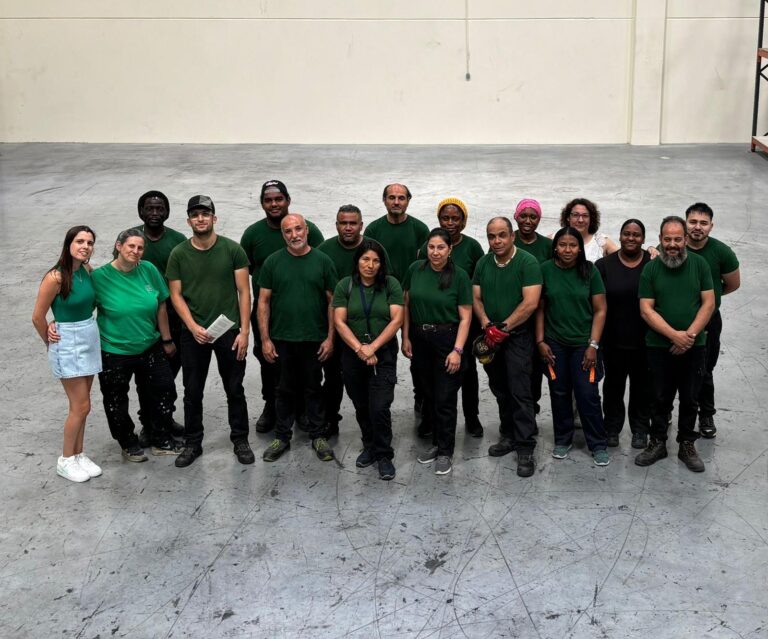 COMPROMETIDOS CON LAS PERSONAS Y EL MEDIOAMBIENTE